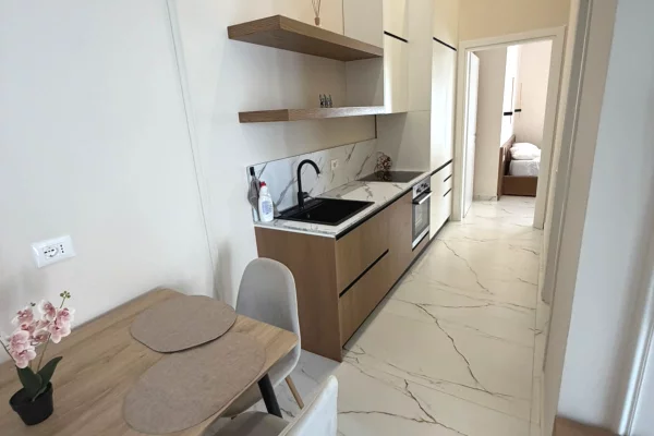 Shtepi me qera Apartament ne Tirane, 2+1, Mobilimi E mobiluar, Pagesa 100,000  Leke.