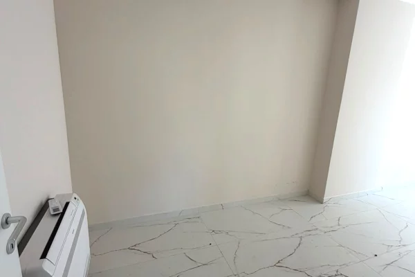 Shtepi me qera Apartament ne Tirane, 2+1, Mobilimi Bosh, pa mobiluar, Pagesa 90,000  Leke.