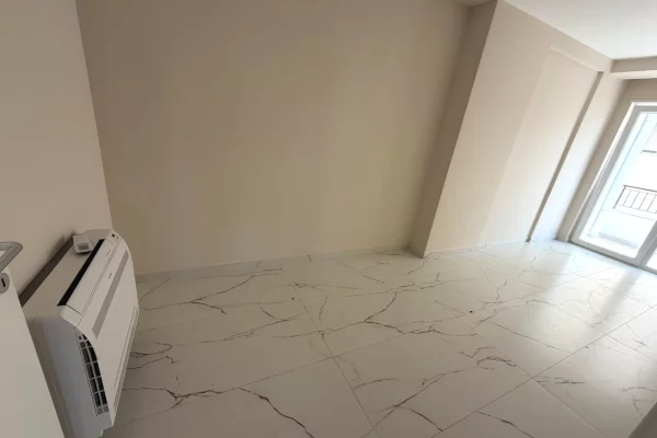 Shtepi me qera Apartament ne Tirane, 2+1, Mobilimi Bosh, pa mobiluar, Pagesa 90,000  Leke.