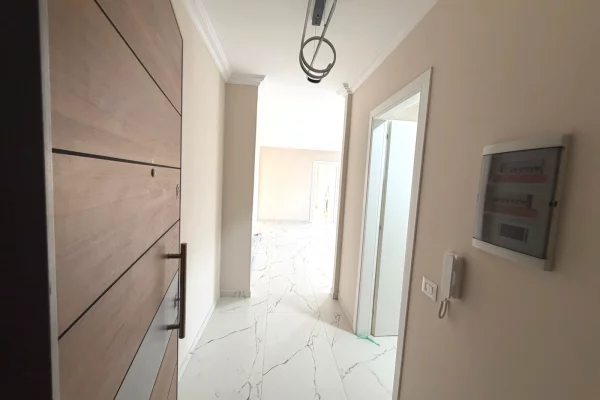 Shtepi me qera Apartament ne Tirane, 2+1, Mobilimi Bosh, pa mobiluar, Pagesa 90,000  Leke.