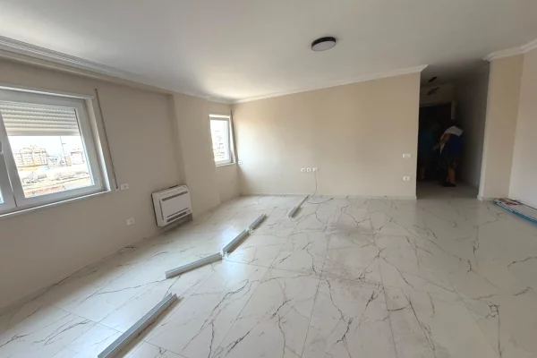 Shtepi me qera Apartament ne Tirane, 2+1, Mobilimi Bosh, pa mobiluar, Pagesa 90,000  Leke.