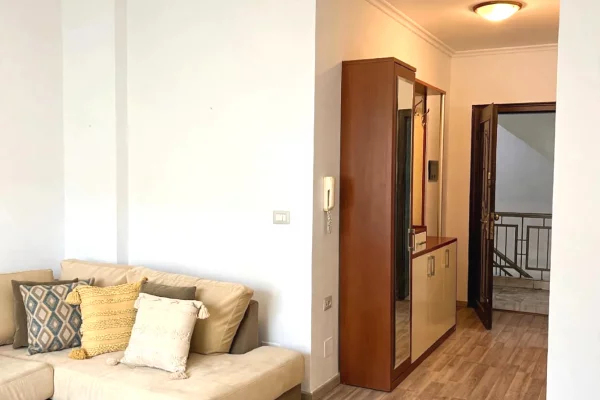 Shtepi me qera Apartament ne Tirane, 1+1, Mobilimi E mobiluar, Pagesa 60,000  Leke.