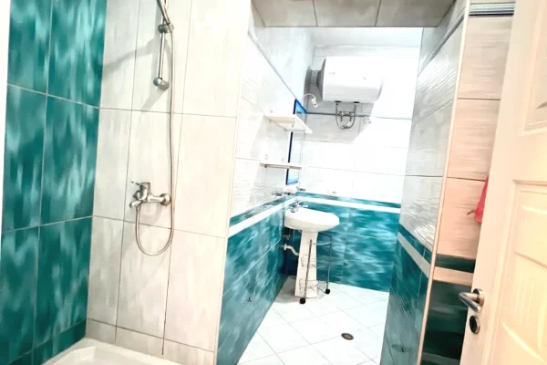 Shtepi me qera Apartament ne Tirane, 1+1, Mobilimi E mobiluar, Pagesa 60,000  Leke.