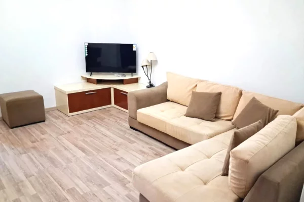  Jepet me Qera Apartament 1+1 në Qendër të Tiranës