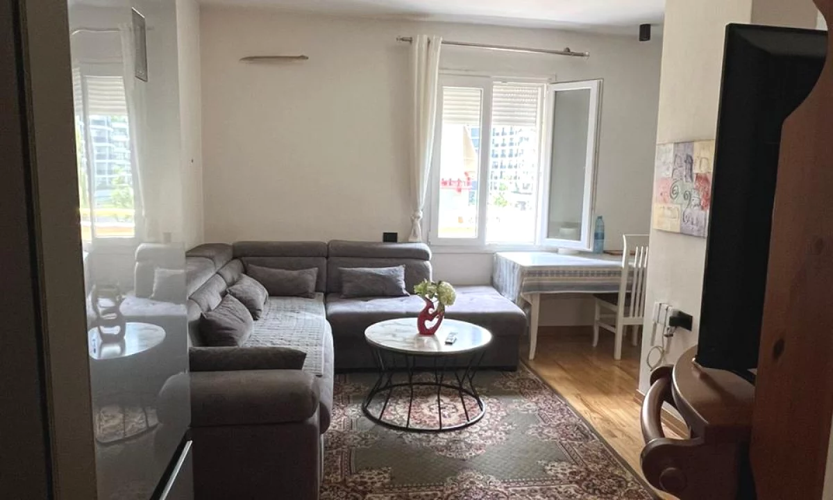 Shtepi me qera Apartament ne Tirane, 2+1, Mobilimi E mobiluar, Pagesa 1,000  Euro.