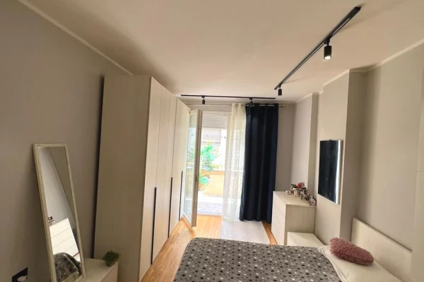 Shtepi me qera Apartament ne Tirane, 2+1, Mobilimi E mobiluar, Pagesa 1,000  Euro.