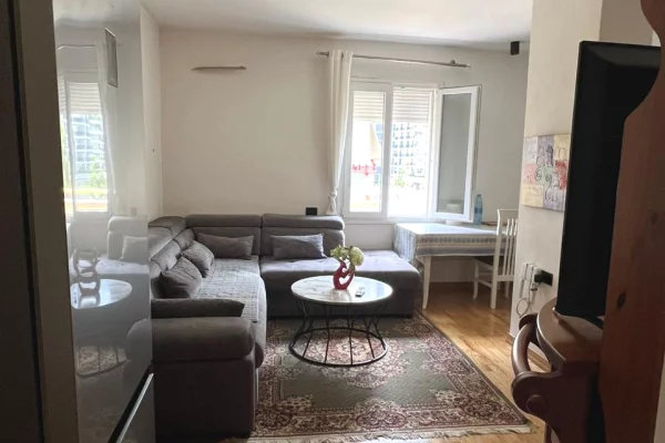 Shtepi me qera 2+1 ne Tirane - 1,000 Euro