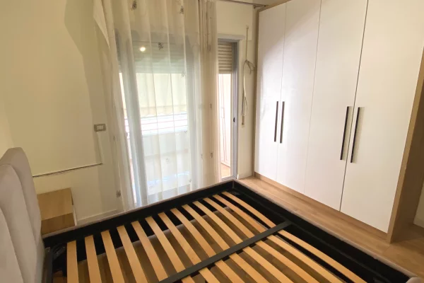 Shtepi me qera Apartament ne Tirane, 2+1, Mobilimi E mobiluar, Pagesa 80,000  Leke.