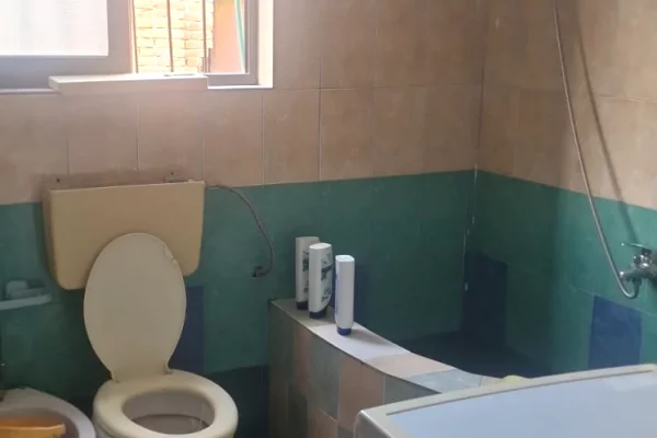 Shtepi me qera Apartament ne Tirane, 2+1, Mobilimi E mobiluar, Pagesa 30,000  Leke.