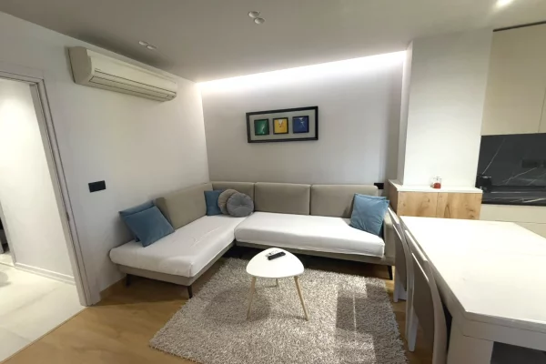 Apartament 1+1+1 ballkon me qera, rruga jusuf vrioni te pasticeri elenikon ,vasil shanto