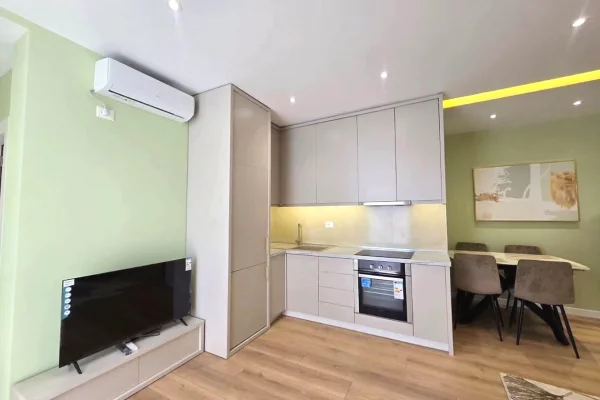 Myslym Shyri, buze rruge kryesore Shesim apartament:  2+1 