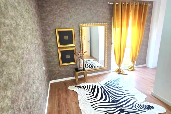 Shtepi ne shitje Apartament ne Tirane, 2+1, Mobilimi E mobiluar, Pagesa 259,000  Euro.