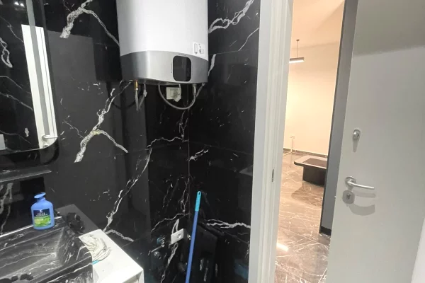 Jepet ambient per zyra tek Kompleksi Foleja e Gjelber , Zogu i Zi 