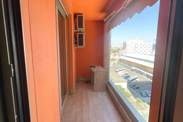 Jepet ambient per zyra tek Kompleksi Foleja e Gjelber , Zogu i Zi 