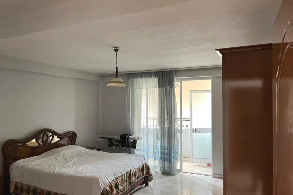 Shtepi ne shitje Apartament ne Tirane, 2+1, Mobilimi E mobiluar, Pagesa 190,000  Euro.