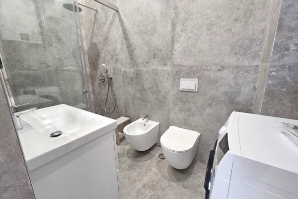 Shtepi me qera Apartament ne Tirane, 1+1, Mobilimi E mobiluar, Pagesa 1,000  Euro.