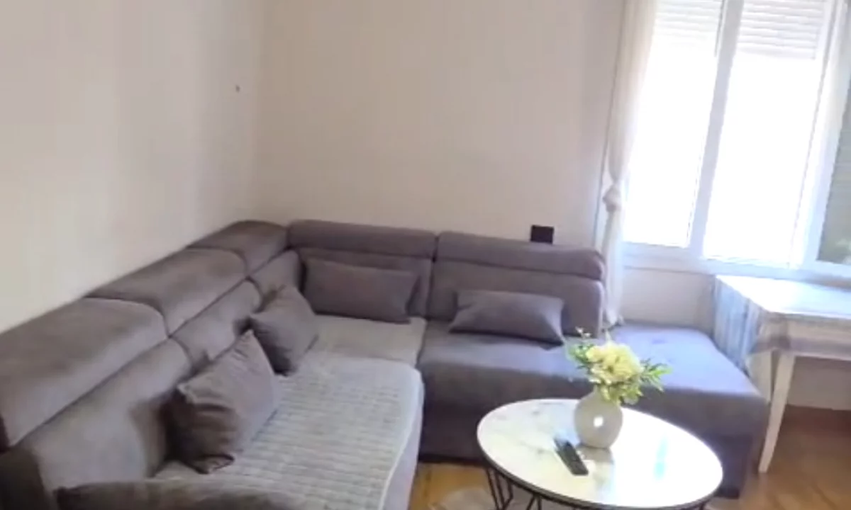 Shtepi me qera Apartament ne Tirane, 2+1, Mobilimi E mobiluar, Pagesa 1,000  Euro.