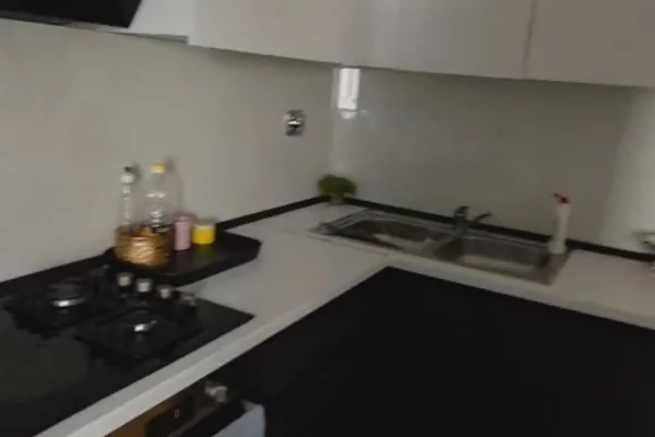 Shtepi me qera Apartament ne Tirane, 2+1, Mobilimi E mobiluar, Pagesa 1,000  Euro.