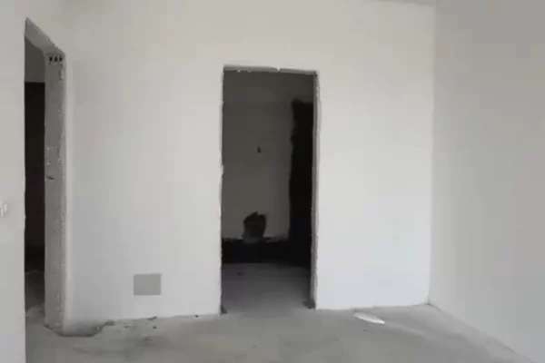Shtepi ne shitje Apartament ne Tirane, 2+1, Mobilimi Bosh, pa mobiluar, Pagesa 140,500  Euro.