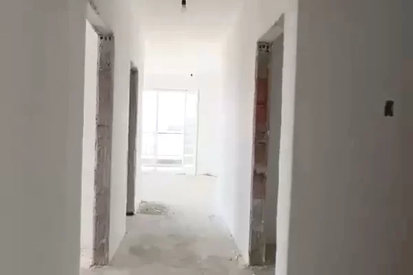 Shtepi ne shitje Apartament ne Tirane, 2+1, Mobilimi Bosh, pa mobiluar, Pagesa 140,500  Euro.