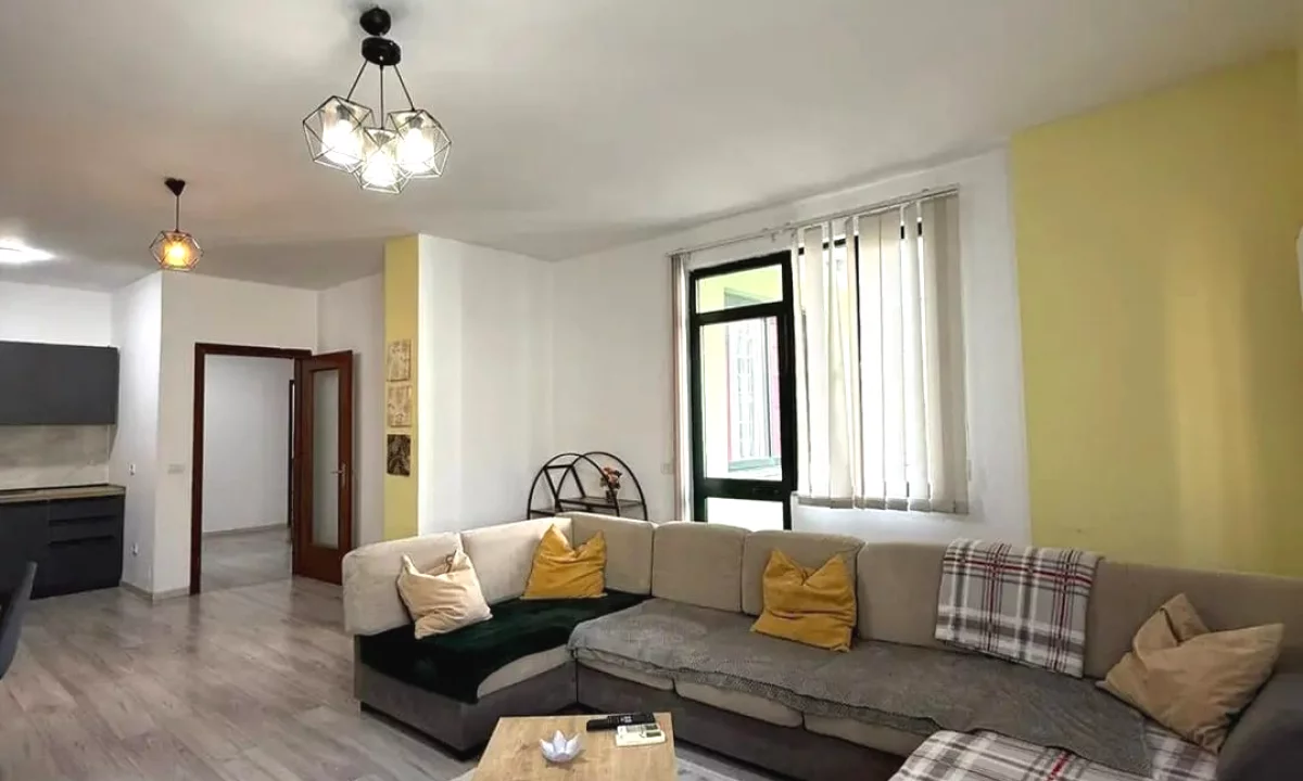 Shtepi me qera Apartament ne Tirane, 3+1, Mobilimi E mobiluar, Pagesa 1,200  Euro.