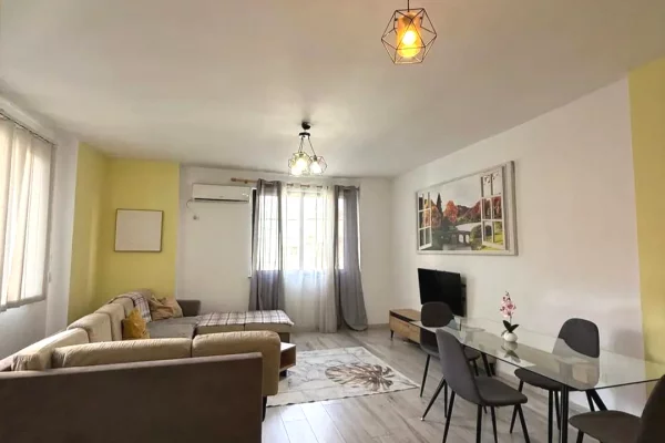 Shtepi me qera Apartament ne Tirane, 3+1, Mobilimi E mobiluar, Pagesa 1,200  Euro.