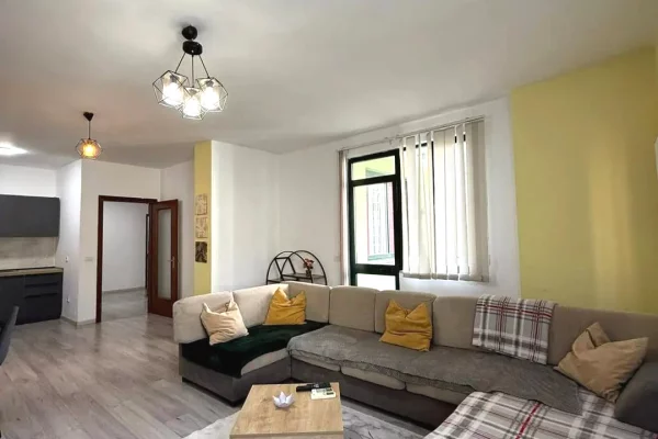 Shtepi me qera 3+1 ne Tirane - 1,200 Euro