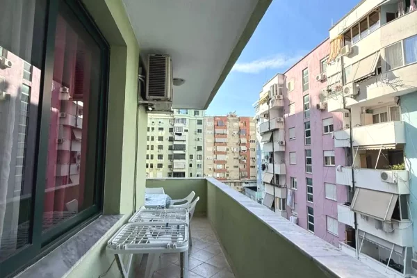 Shtepi me qera Apartament ne Tirane, 3+1, Mobilimi E mobiluar, Pagesa 1,200  Euro.