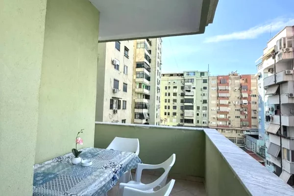 Shtepi me qera Apartament ne Tirane, 3+1, Mobilimi E mobiluar, Pagesa 1,200  Euro.