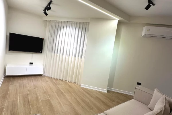Shtepi ne shitje Apartament ne Tirane, 1+1, Mobilimi E mobiluar, Pagesa 165,000  Euro.