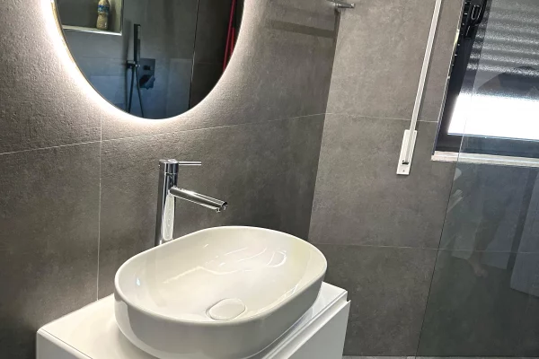 Shtepi ne shitje Apartament ne Tirane, 1+1, Mobilimi E mobiluar, Pagesa 165,000  Euro.