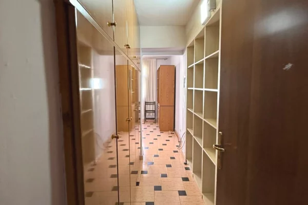 Shtepi ne shitje Apartament ne Tirane, 2+1, Mobilimi E mobiluar, Pagesa 140,000  Euro.