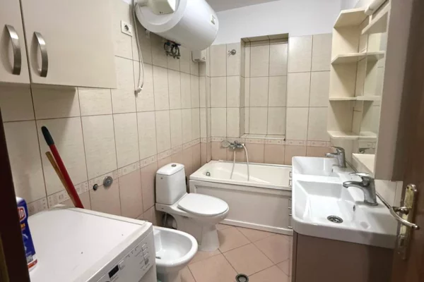Shtepi ne shitje Apartament ne Tirane, 2+1, Mobilimi E mobiluar, Pagesa 140,000  Euro.