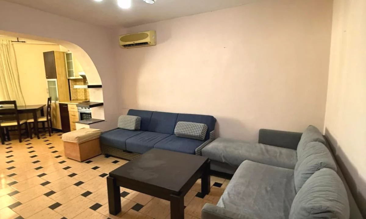 Shtepi ne shitje Apartament ne Tirane, 2+1, Mobilimi E mobiluar, Pagesa 140,000  Euro.