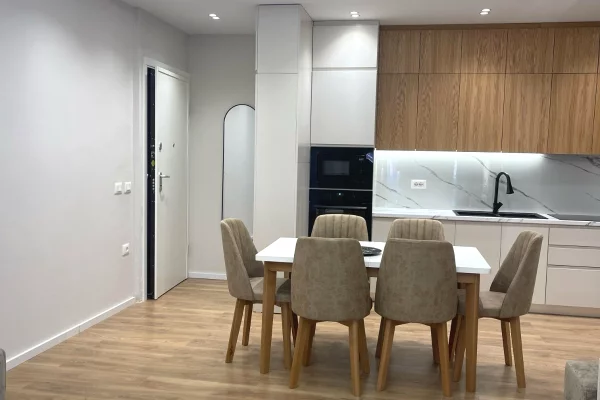 Shtepi me qera Apartament ne Tirane, 2+1, Mobilimi E mobiluar, Pagesa 900  Euro.