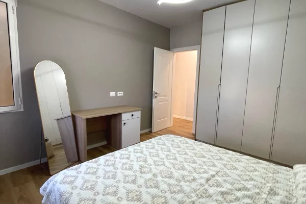 Shtepi me qera Apartament ne Tirane, 2+1, Mobilimi E mobiluar, Pagesa 900  Euro.