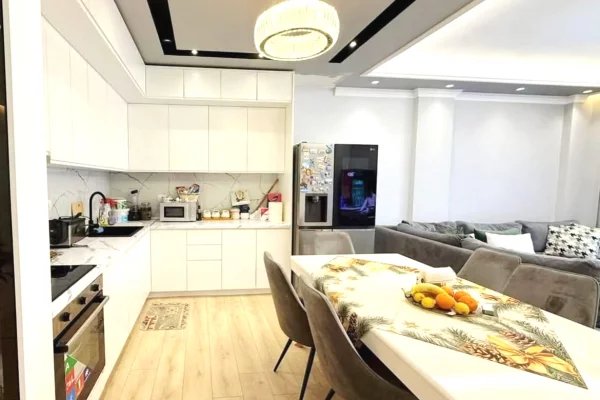Shtepi ne shitje Apartament ne Tirane, 3+1, Mobilimi E mobiluar, Pagesa 338,000  Euro.
