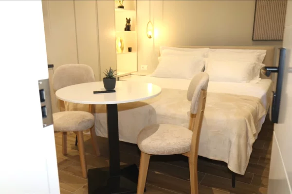 Shtepi ne shitje Apartament ne Tirane, Garsoniere, Mobilimi E mobiluar, Pagesa 220,000  Euro.