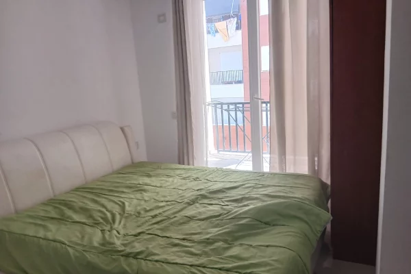 Shtepi me qera Apartament ne Tirane, 1+1, Mobilimi E mobiluar, Pagesa 40,000  Leke.