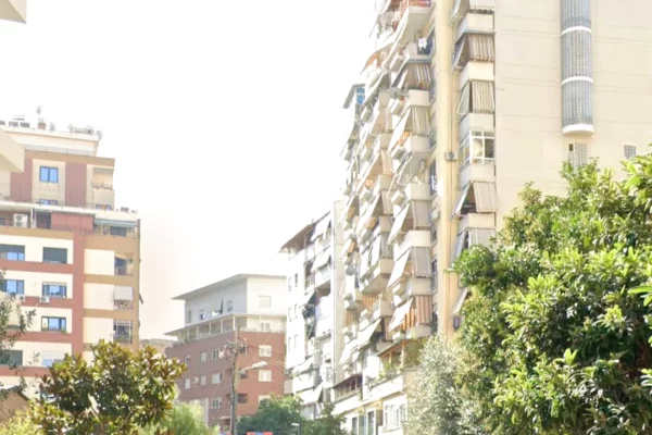 Jepet me qira ambient në Rrugën e Kavajës – Tiranë