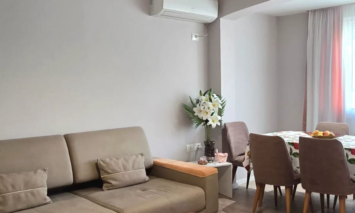 Shtepi ne shitje Apartament ne Tirane, 2+1, Mobilimi E mobiluar, Pagesa 16,000,000  Leke.