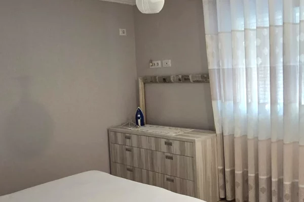 Shtepi ne shitje Apartament ne Tirane, 2+1, Mobilimi E mobiluar, Pagesa 16,000,000  Leke.