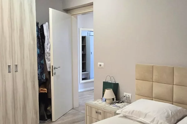Shtepi ne shitje Apartament ne Tirane, 2+1, Mobilimi E mobiluar, Pagesa 16,000,000  Leke.