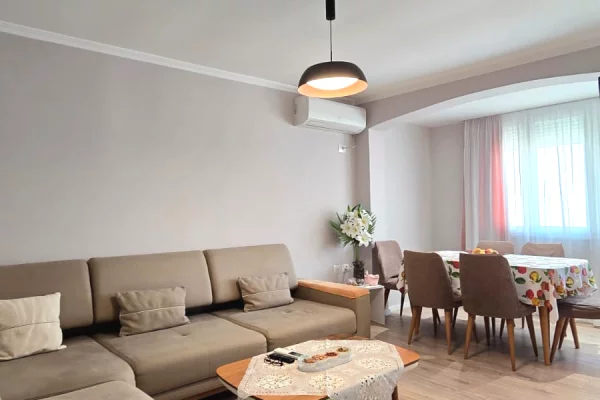 Shtepi ne shitje Apartament ne Tirane, 2+1, Mobilimi E mobiluar, Pagesa 16,000,000  Leke.