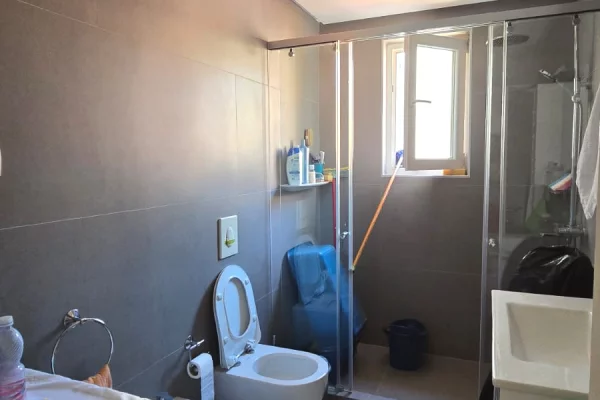 Shtepi ne shitje Apartament ne Tirane, 2+1, Mobilimi E mobiluar, Pagesa 16,000,000  Leke.