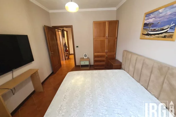 Shtepi me qera Apartament ne Tirane, 2+1, Mobilimi E mobiluar, Pagesa 80,000  Leke.