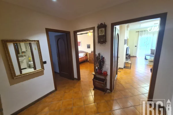 Shtepi me qera Apartament ne Tirane, 2+1, Mobilimi E mobiluar, Pagesa 80,000  Leke.