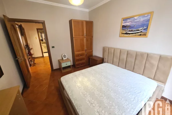Shtepi me qera Apartament ne Tirane, 2+1, Mobilimi E mobiluar, Pagesa 80,000  Leke.