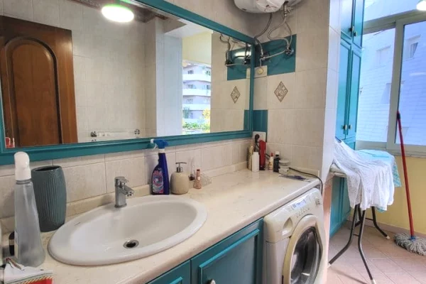 Shtepi me qera Apartament ne Tirane, 2+1, Mobilimi E mobiluar, Pagesa 80,000  Leke.