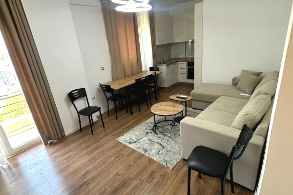 Apartament 2+1 me qera tek xhamia e Selites